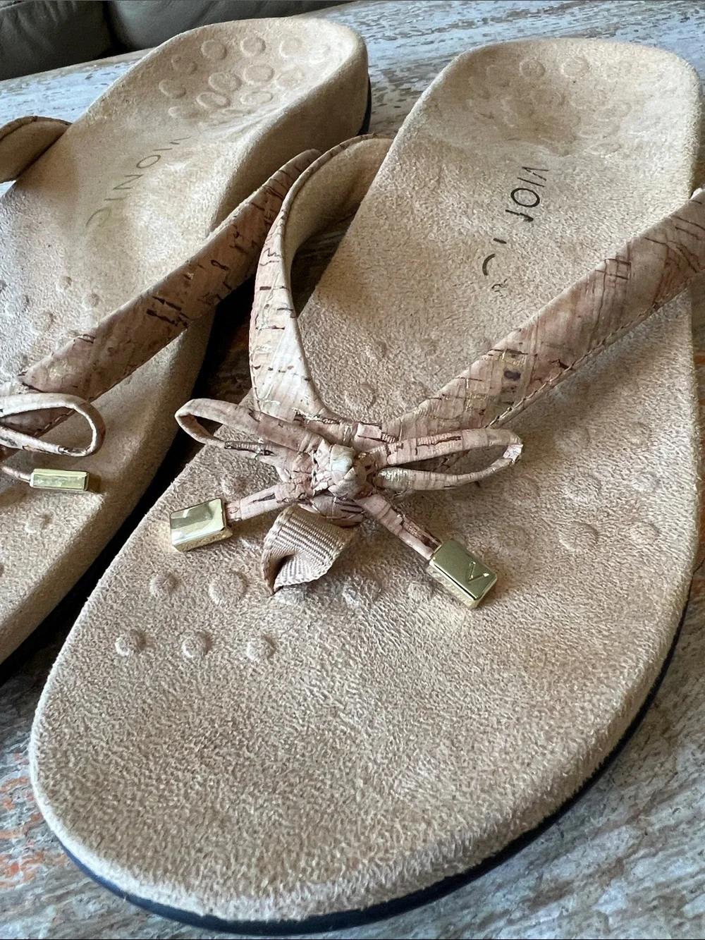 Vionic Tan Braided Thong Sandal with Cushioned Footbed Size 8.5